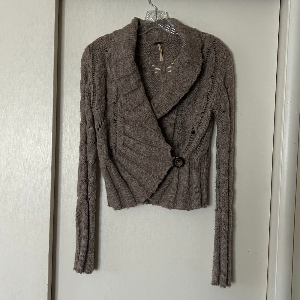 Free People light brown knitted Shrug size S